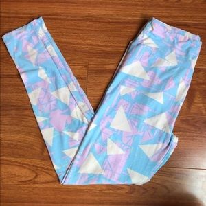 EUC Lularoe OS leggings. No flaws noted.